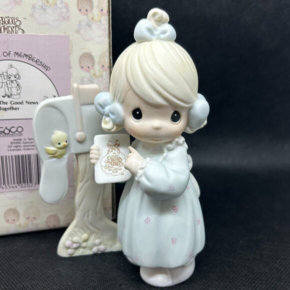 Precious Moments: "Sharing The Good News Together" figurine - Picture 1 of 5